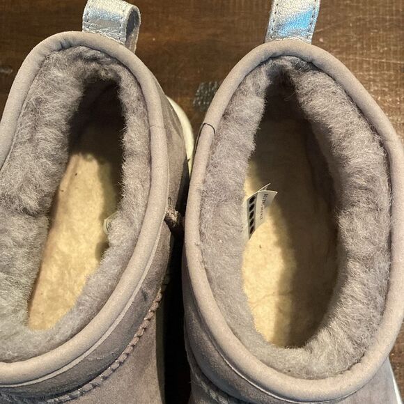 UGG CLASSIC ULTRA MINI SHINE Gray & silver boots size 9 - Picture 4 of 9